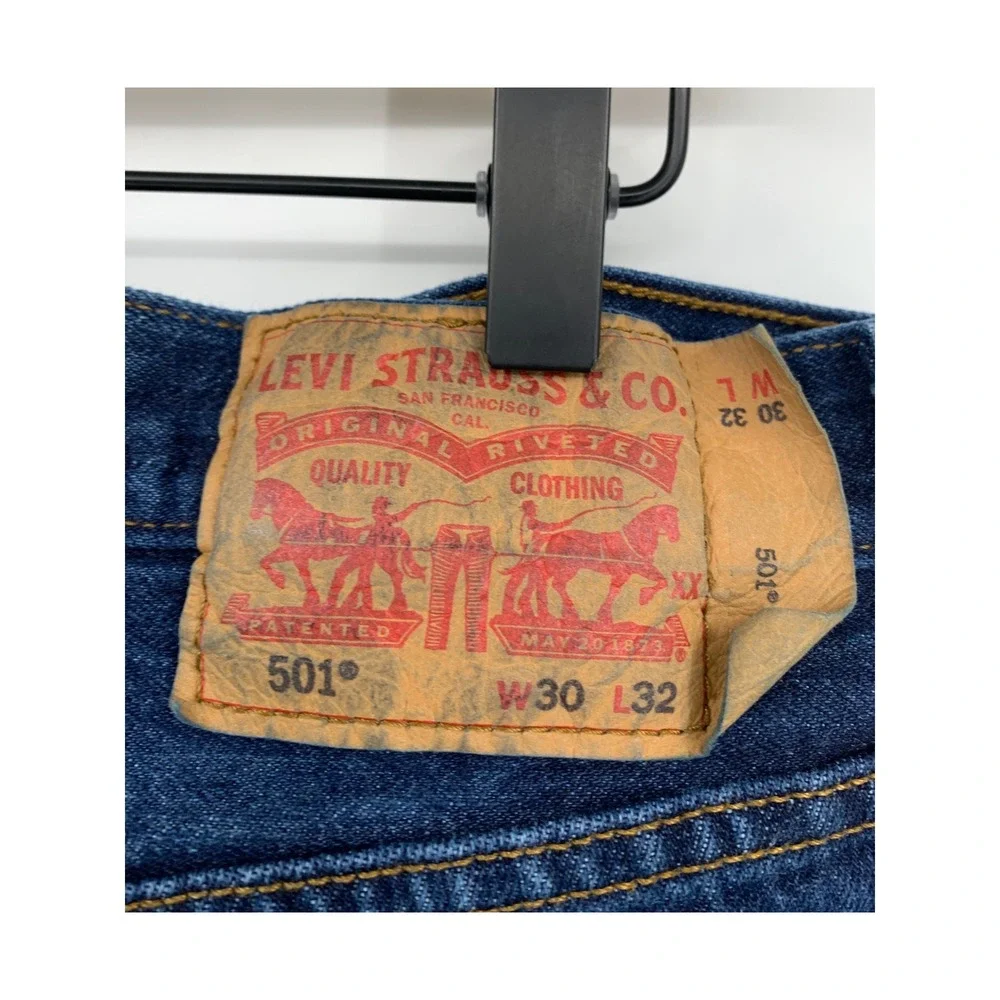 Levis 501 Jeans Mens 30x32 Blue Button Fly Straight Leg Dark Wash Denim Pants